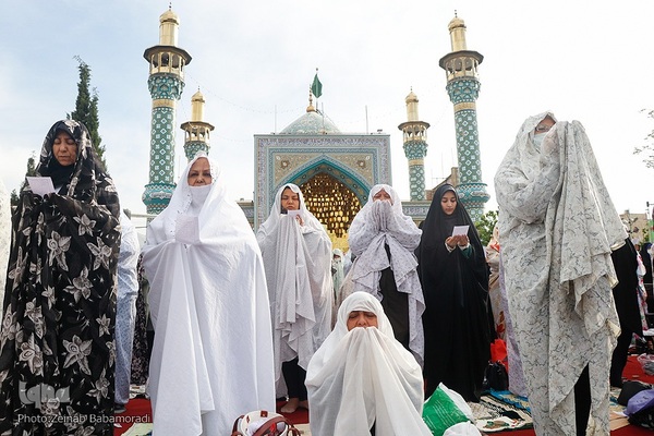 نماز عید سعید فطر در امام‌زاده پنج‌تن لویزان