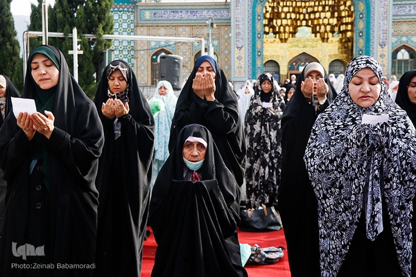 نماز عید سعید فطر در امام‌زاده پنج‌تن لویزان