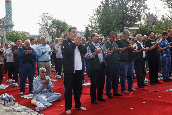 نماز عید سعید فطر در امام‌زاده پنج‌تن لویزان