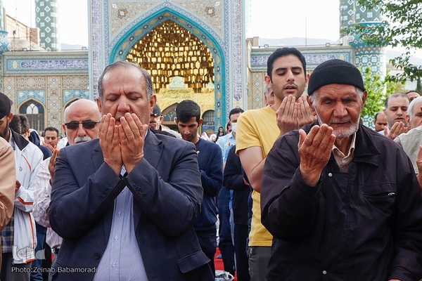 نماز عید سعید فطر در امام‌زاده پنج‌تن لویزان