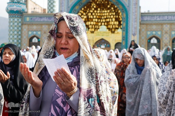 نماز عید سعید فطر در امام‌زاده پنج‌تن لویزان