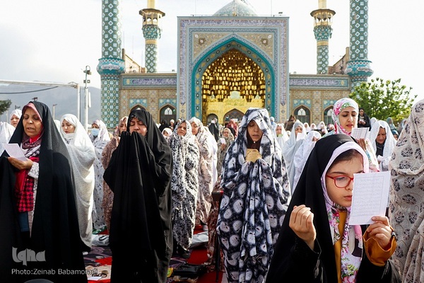 نماز عید سعید فطر در امام‌زاده پنج‌تن لویزان