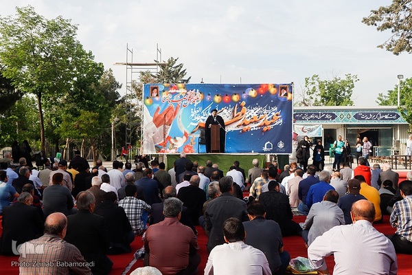 نماز عید سعید فطر در امام‌زاده پنج‌تن لویزان