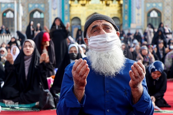 نماز عید سعید فطر در امام‌زاده پنج‌تن لویزان