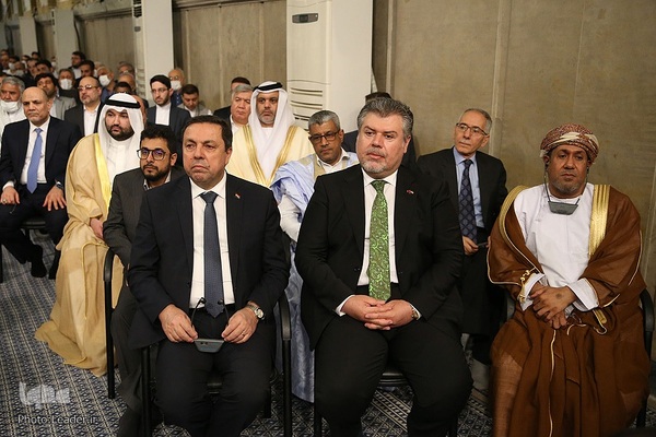 دیدار مسئولین و سفرای کشورهای اسلامی با رهبر انقلاب