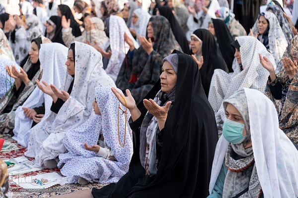 نماز عید سعید فطر در امامزادگان محمد و سکینه خاتون (س) کرج