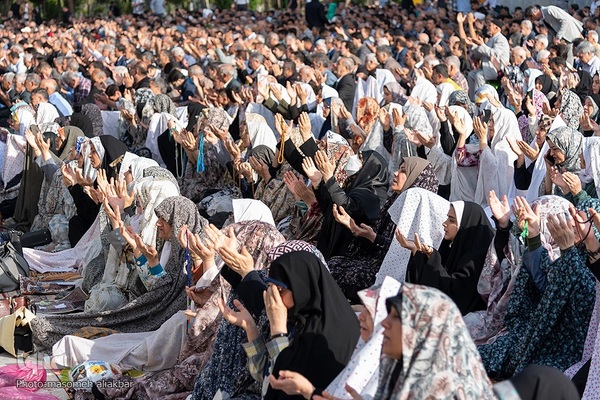 نماز عید سعید فطر در امامزادگان محمد و سکینه خاتون (س) کرج