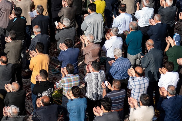 نماز عید سعید فطر در امامزادگان محمد و سکینه خاتون (س) کرج