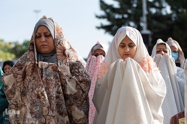 نماز عید سعید فطر در امامزادگان محمد و سکینه خاتون (س) کرج