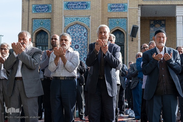 نماز عید سعید فطر در امامزادگان محمد و سکینه خاتون (س) کرج