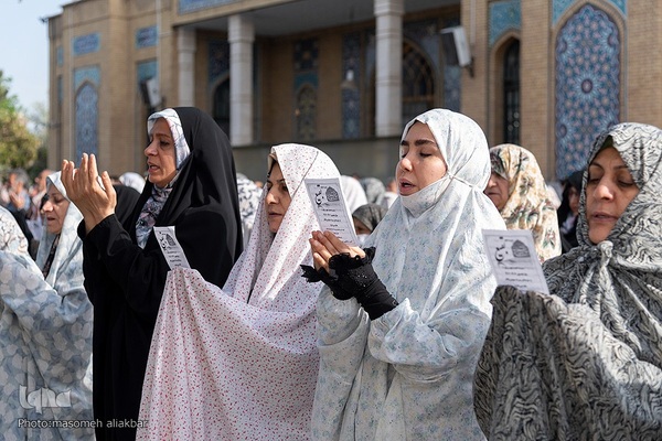 نماز عید سعید فطر در امامزادگان محمد و سکینه خاتون (س) کرج