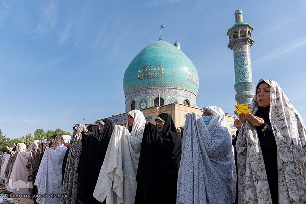 نماز عید سعید فطر در امامزادگان محمد و سکینه خاتون (س) کرج