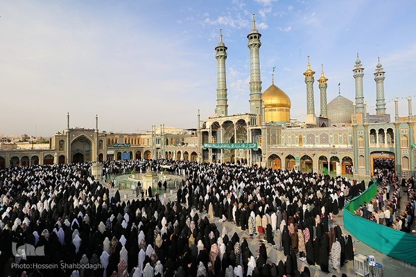 نماز عید سعید فطر در حرم حضرت معصومه(س) در قم