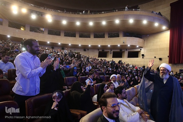 گردهمایی برنامه تلویزیونی محفل در مرکز همایش‌های بین المللی برج میلاد تهران