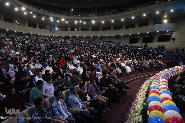 گردهمایی برنامه تلویزیونی محفل در مرکز همایش‌های بین المللی برج میلاد تهران
