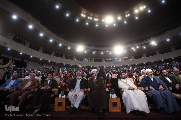گردهمایی برنامه تلویزیونی محفل در مرکز همایش‌های بین المللی برج میلاد تهران