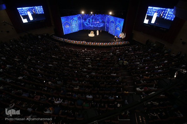 گردهمایی برنامه تلویزیونی محفل در مرکز همایش‌های بین المللی برج میلاد تهران
