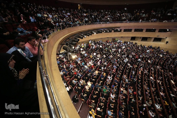 گردهمایی برنامه تلویزیونی محفل در مرکز همایش‌های بین المللی برج میلاد تهران