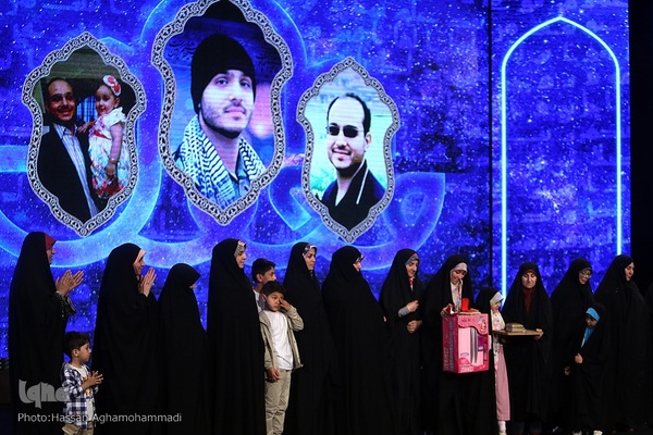 گردهمایی برنامه تلویزیونی محفل در مرکز همایش‌های بین المللی برج میلاد تهران