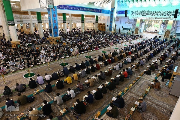 جزءخوانی قرآن در آستان مقدس حضرت معصومه (س)