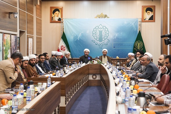 نشست هم اندیشی دهه کرامت