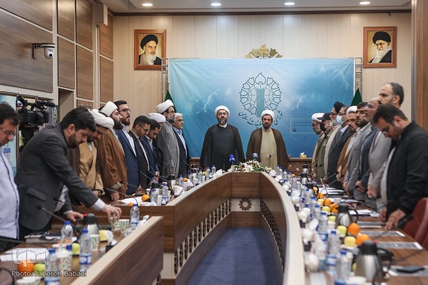 نشست هم اندیشی دهه کرامت