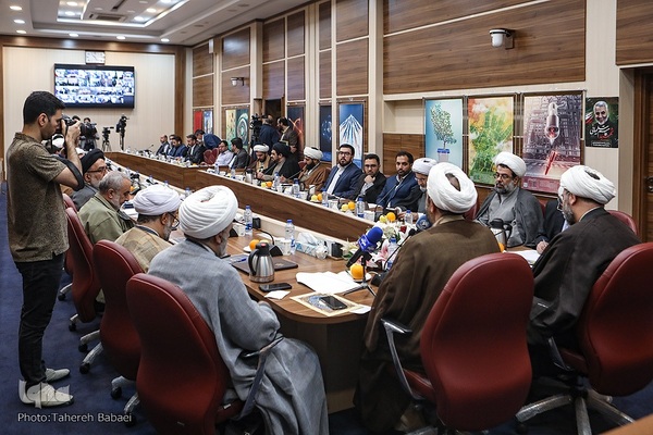 نشست هم اندیشی دهه کرامت