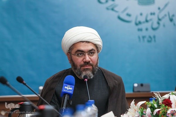 نشست هم اندیشی دهه کرامت