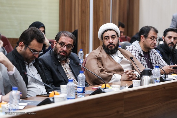 نشست هم اندیشی دهه کرامت