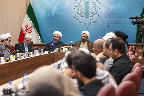 نشست هم اندیشی دهه کرامت