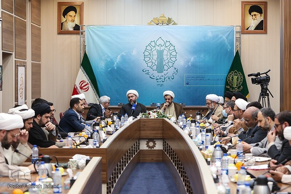 نشست هم اندیشی دهه کرامت