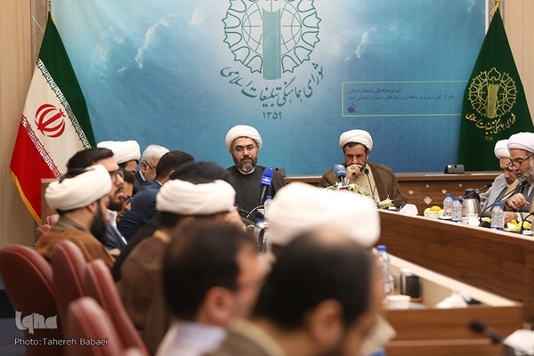 نشست هم اندیشی دهه کرامت