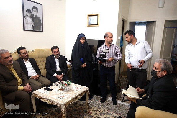 دیدار جمعی از نمایندگان جامعه قرآنی با خانواده شهید مرتضی نخست‌کار