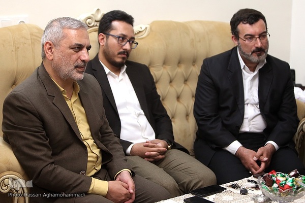 دیدار جمعی از نمایندگان جامعه قرآنی با خانواده شهید مرتضی نخست‌کار