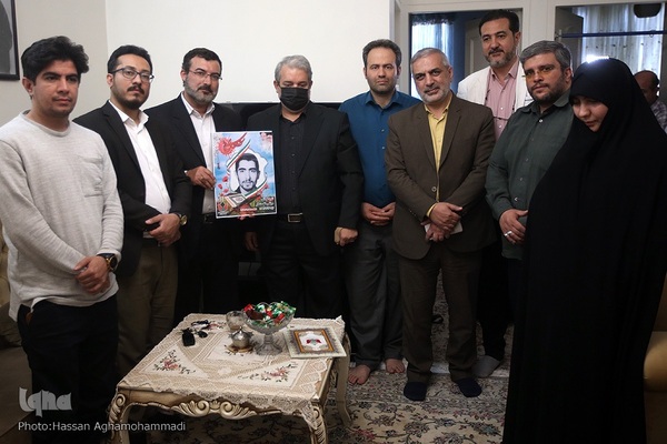 دیدار جمعی از نمایندگان جامعه قرآنی با خانواده شهید مرتضی نخست‌کار