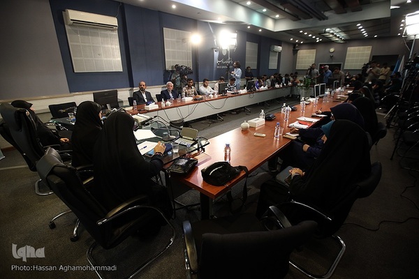 نشست بررسی «تحول جایگاه زنان در گام دوم انقلاب»