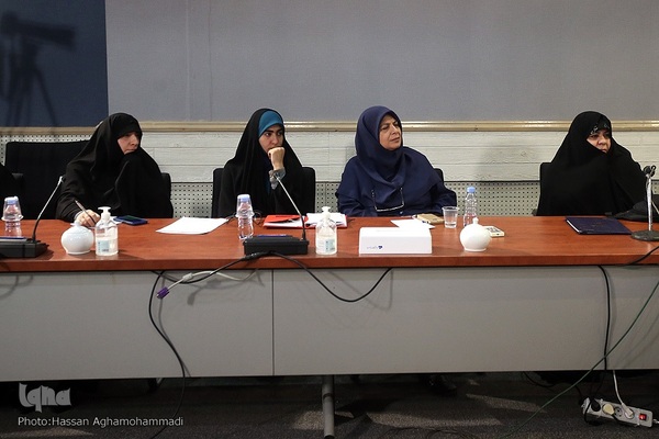 نشست بررسی «تحول جایگاه زنان در گام دوم انقلاب»