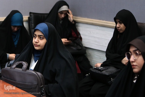 نشست بررسی «تحول جایگاه زنان در گام دوم انقلاب»