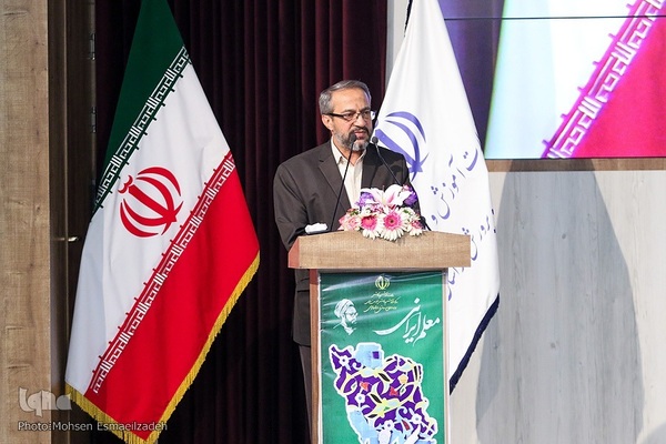 تجلیل از معلمان نمونه استانی و کشوری