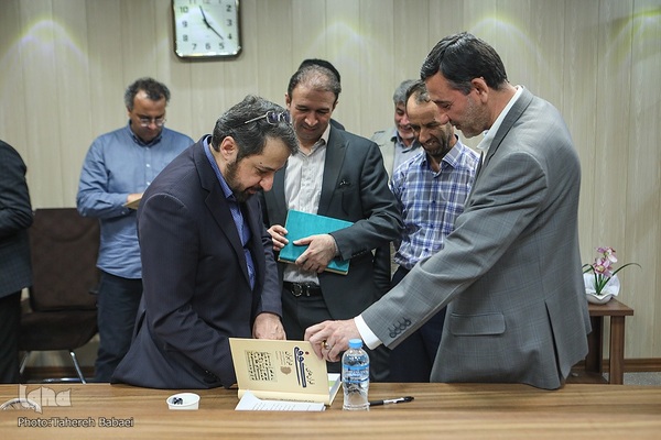 آیین رونمایی از کتاب قرآنهای کوفی در ایران