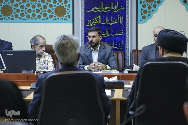 مراسم رونمایی از کتاب نسیم قدسی در تفسیر قرآن