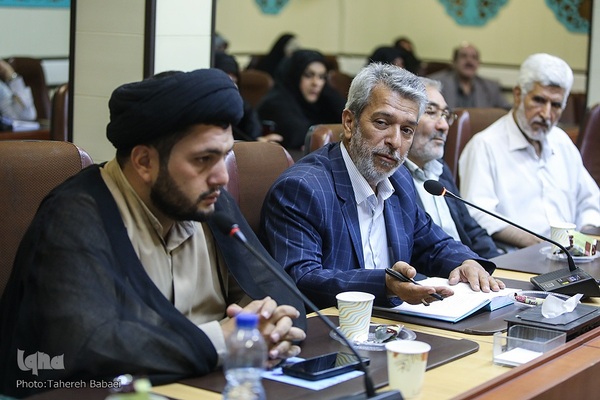 مراسم رونمایی از کتاب نسیم قدسی در تفسیر قرآن