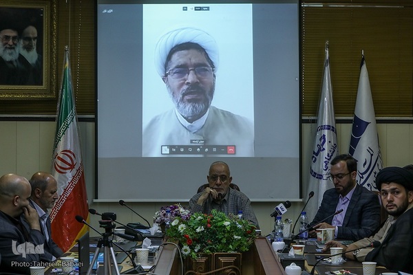 مراسم رونمایی از کتاب نسیم قدسی در تفسیر قرآن