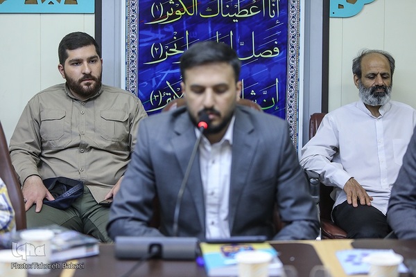 مراسم رونمایی از کتاب نسیم قدسی در تفسیر قرآن