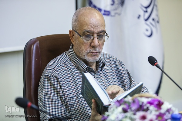 مراسم رونمایی از کتاب نسیم قدسی در تفسیر قرآن