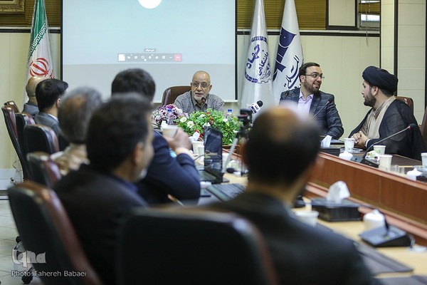 مراسم رونمایی از کتاب نسیم قدسی در تفسیر قرآن