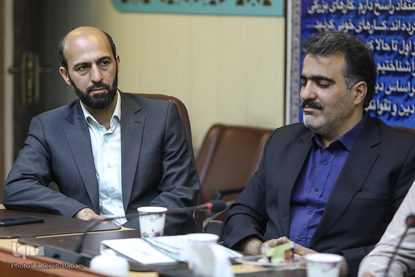 مراسم رونمایی از کتاب نسیم قدسی در تفسیر قرآن