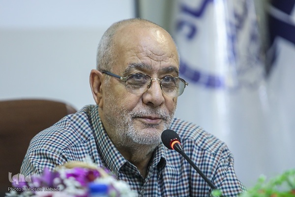 مراسم رونمایی از کتاب نسیم قدسی در تفسیر قرآن