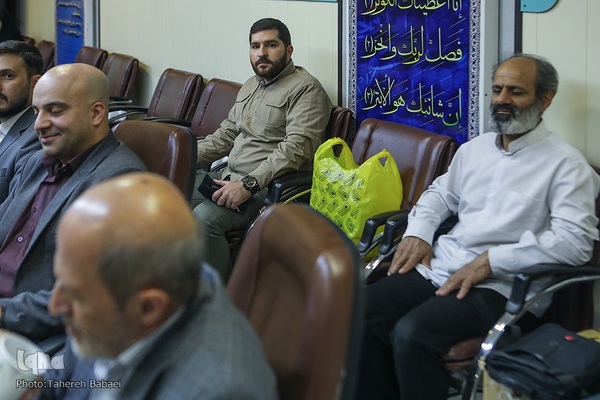 مراسم رونمایی از کتاب نسیم قدسی در تفسیر قرآن