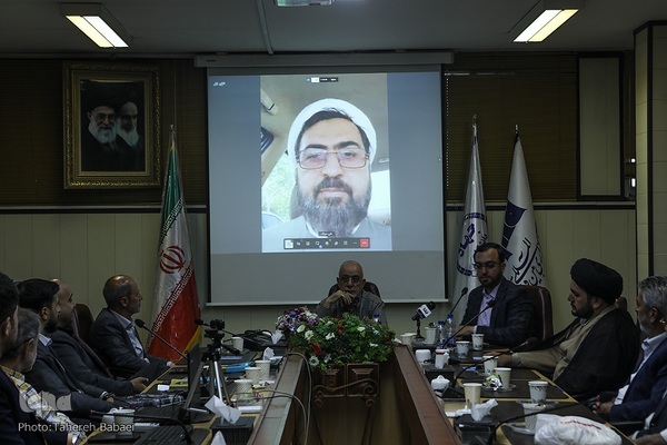 مراسم رونمایی از کتاب نسیم قدسی در تفسیر قرآن